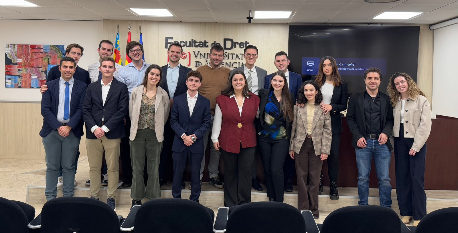 Miembros y participantes de AVIJ en la Facultat de Dret de la Universitat de València